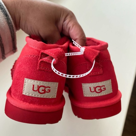 NWOT UGG Classic Kids Ultra Mini, Red, size 5 - Picture 10 of 14